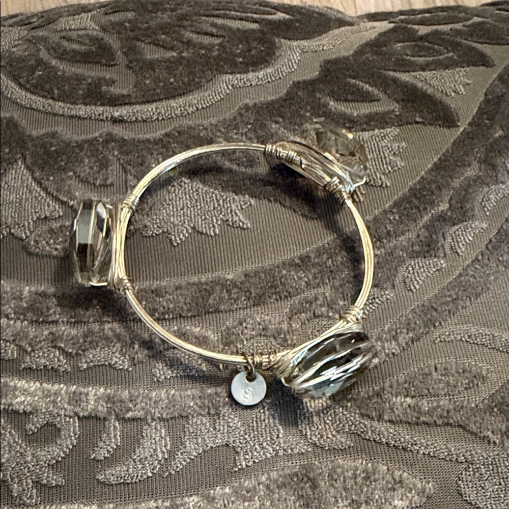 Chic Silver Wire Bangle With Gemstone - image 3
